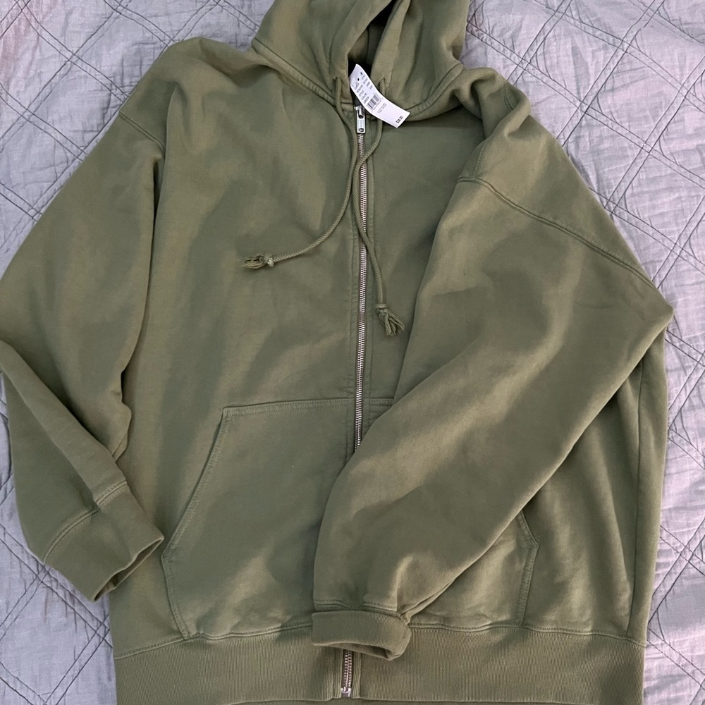 BRAND NEW brandy melville zip up